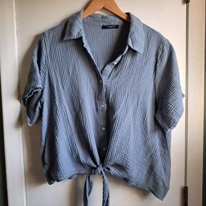 T Tahari Blue Cotton Crop Short Sleeve Button